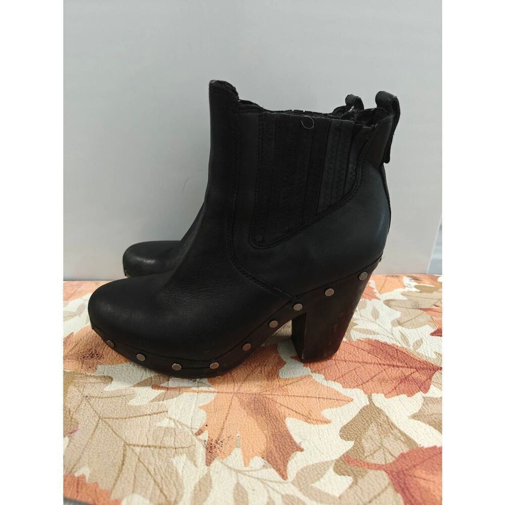 UGG Boots Carberry Platform Black Leather Studded Ankle Booties Women's Size 8